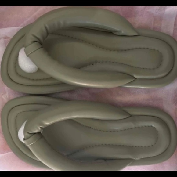 Zara inspired Minimalist Floater Thong Sandal in GREEN - Picture 7 of 7